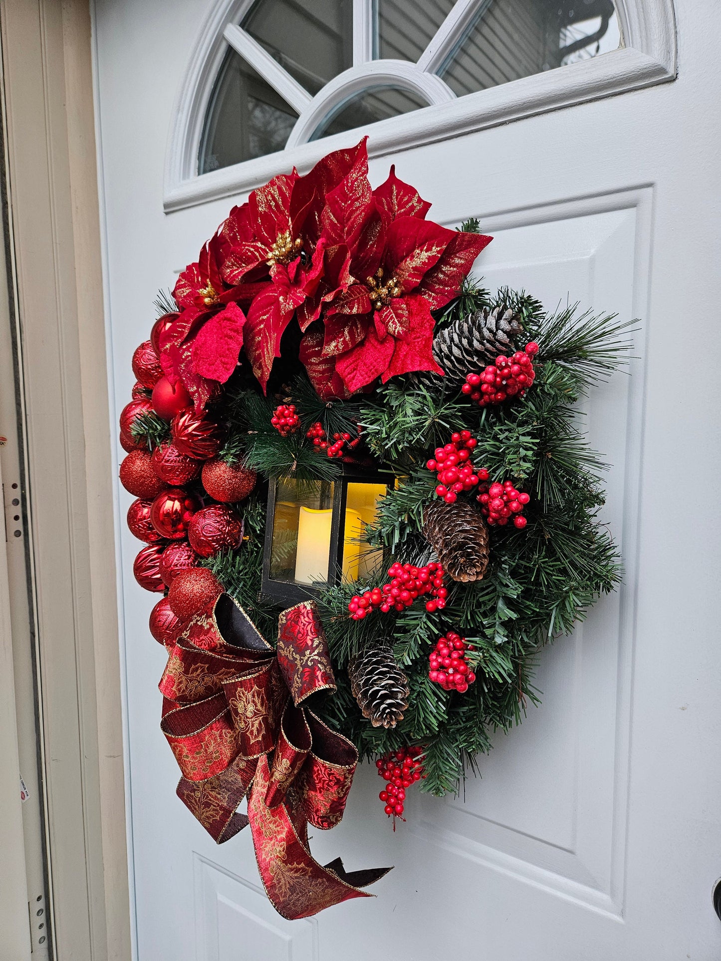 Red Christmas Winter Holiday Lantern Wreath