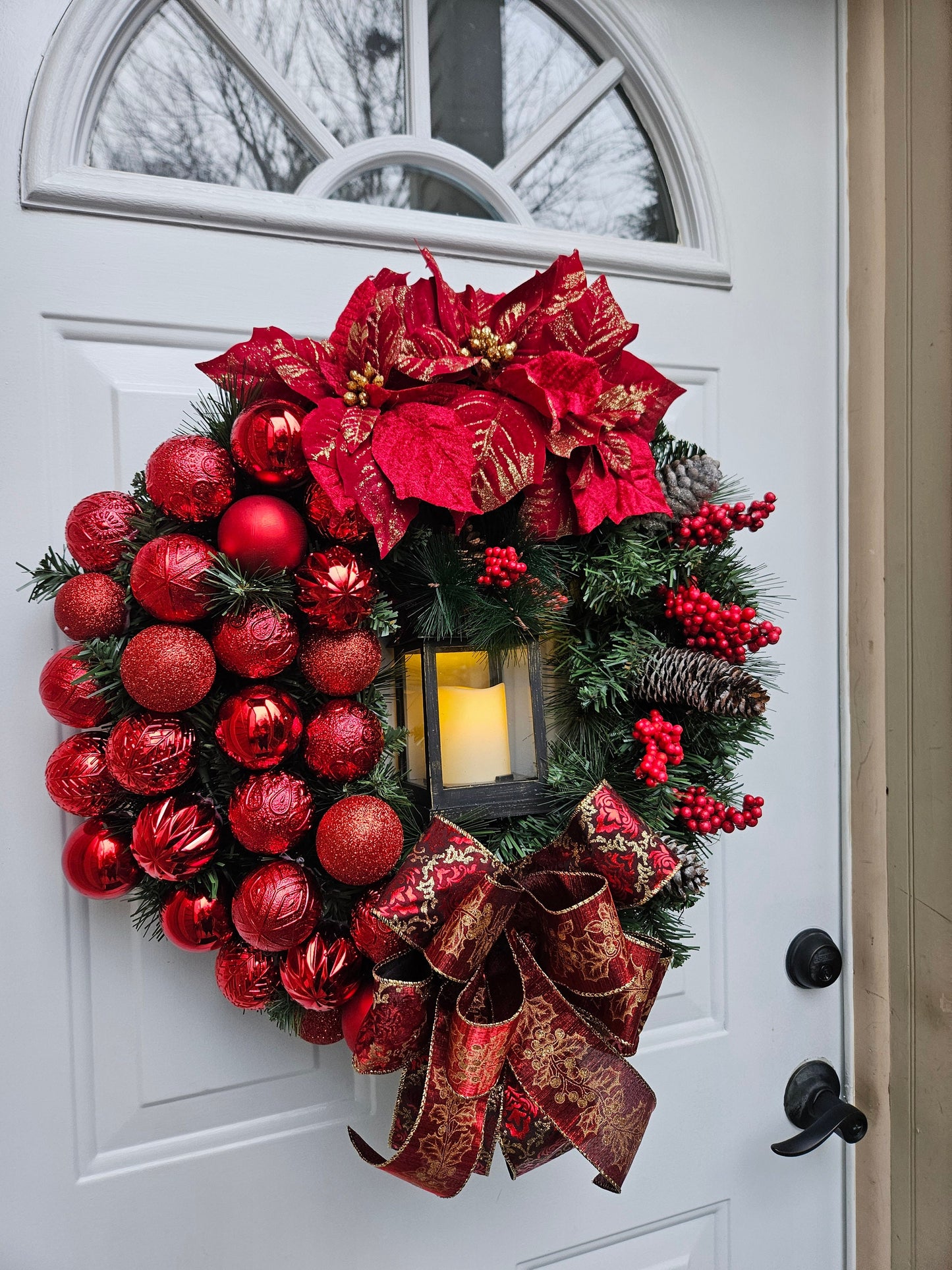 Red Christmas Winter Holiday Lantern Wreath