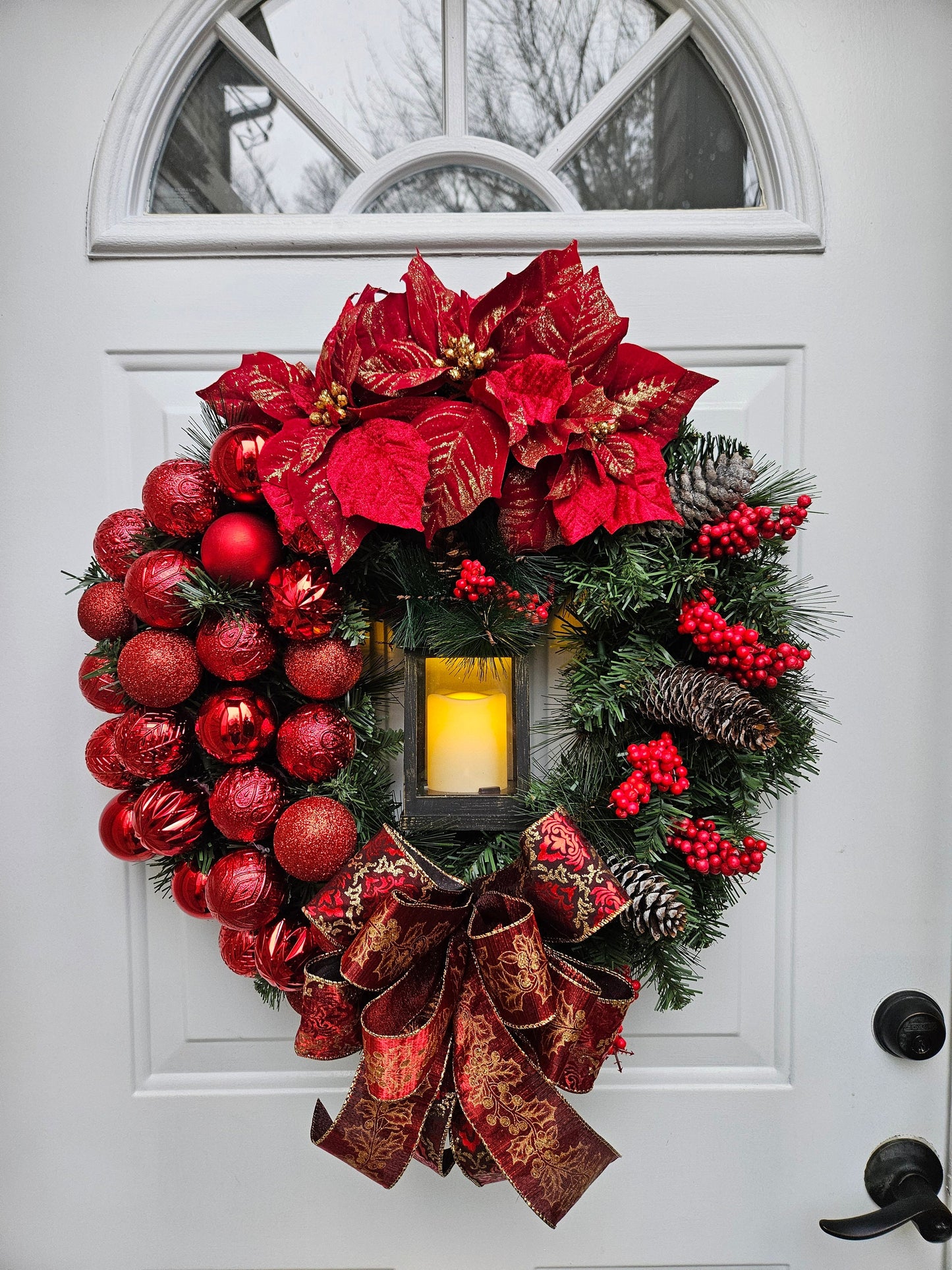 Red Christmas Winter Holiday Lantern Wreath